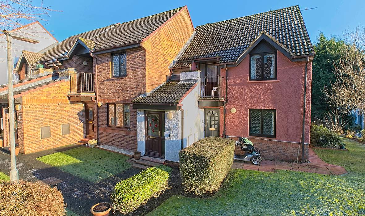 1 Bed First Floor Flat in Tweed Road Offers Around £85,000 58