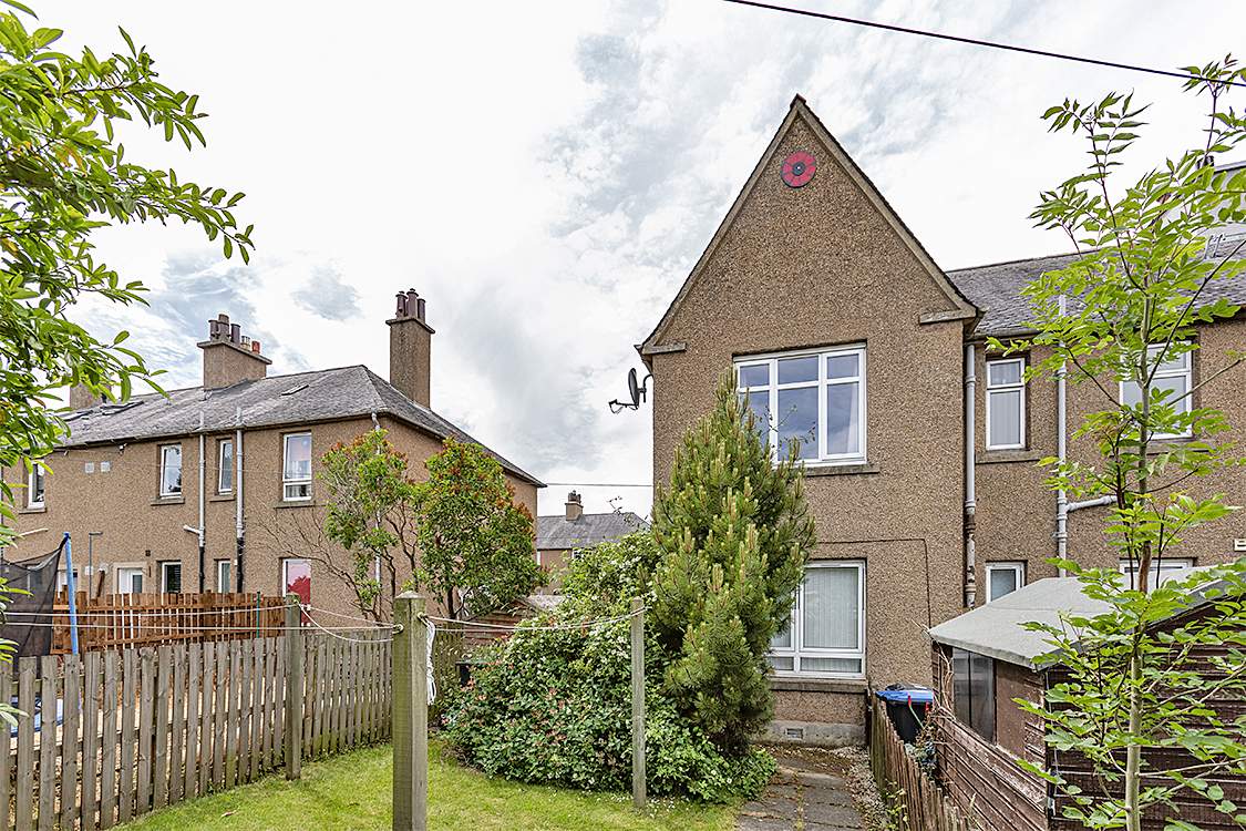 3 Bed First Floor Flat in Guide Price £110,000 33 Springfield Terrace