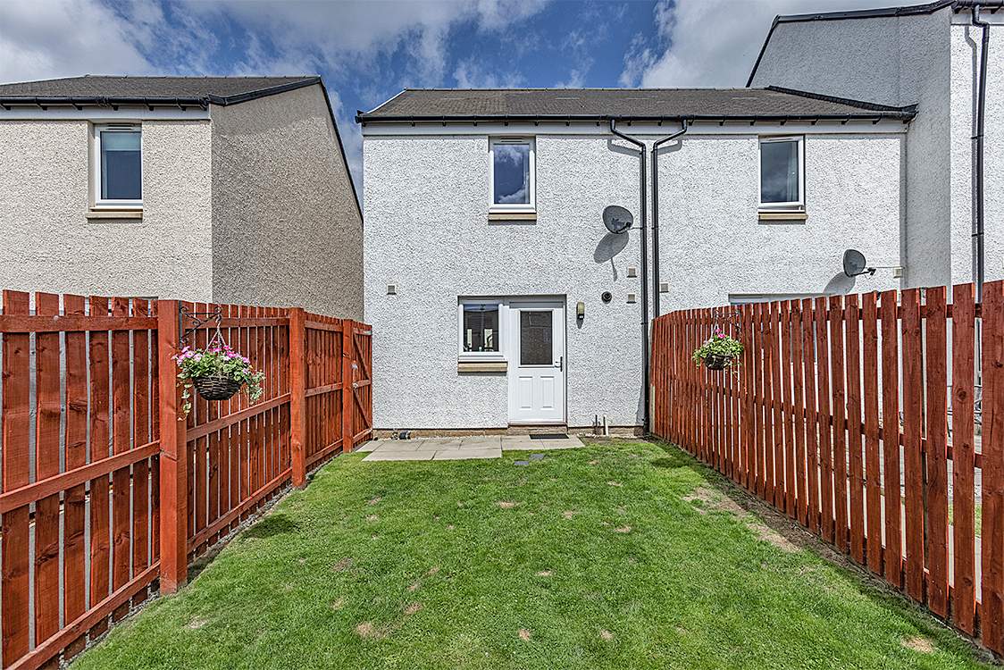 2 Bed Terraced Villa in Guide Price £120,000 6 Knoll Terrace