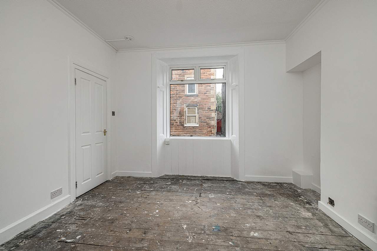 Ground Floor Flat in Guide Price £45,000 145 Scott Street, Galashiels