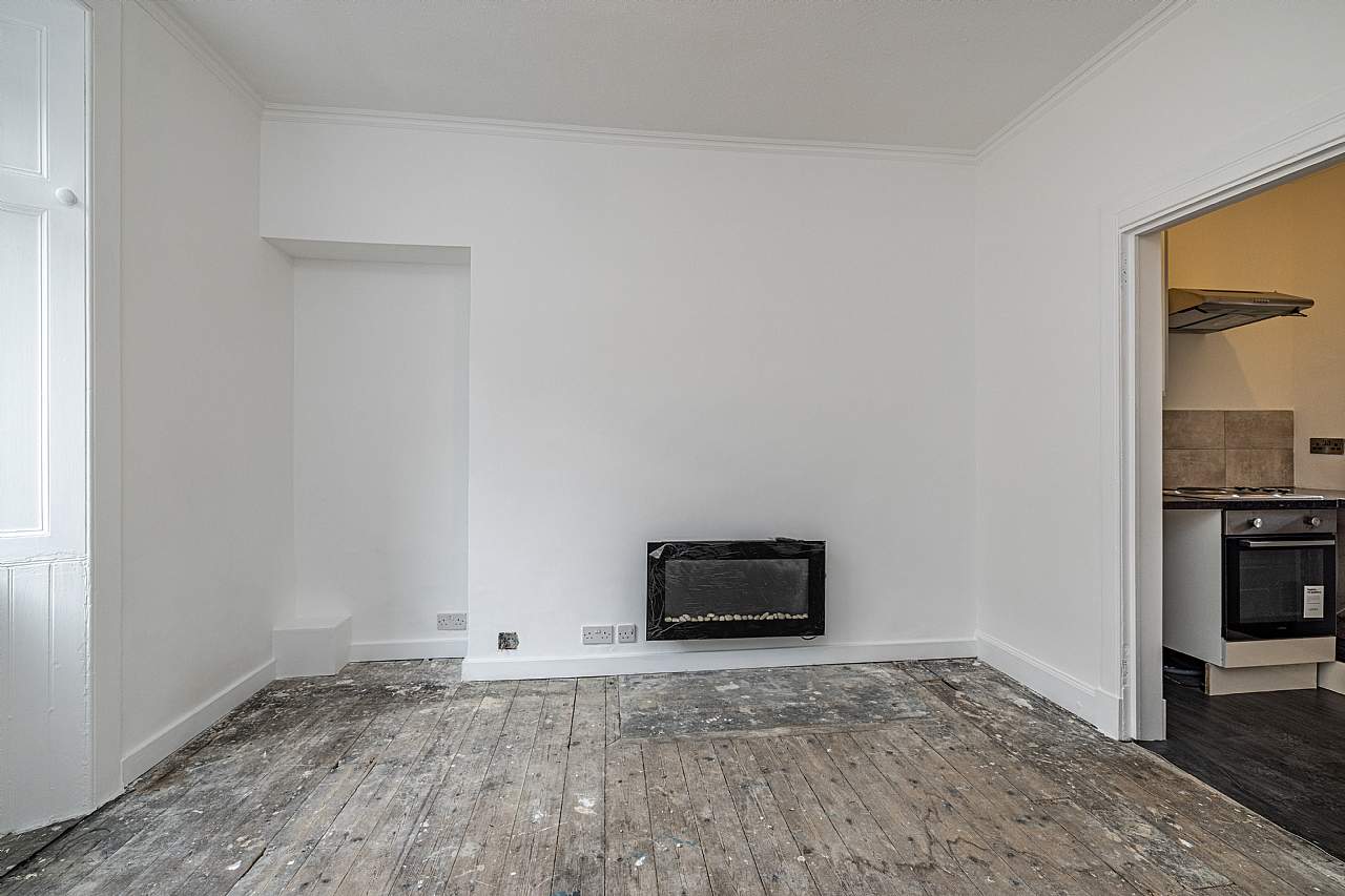 Ground Floor Flat in Guide Price £45,000 145 Scott Street, Galashiels