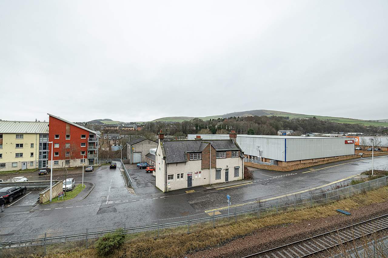 1 Bed Terraced Flat in In the Region Of £65,000 5 High Buckholmside