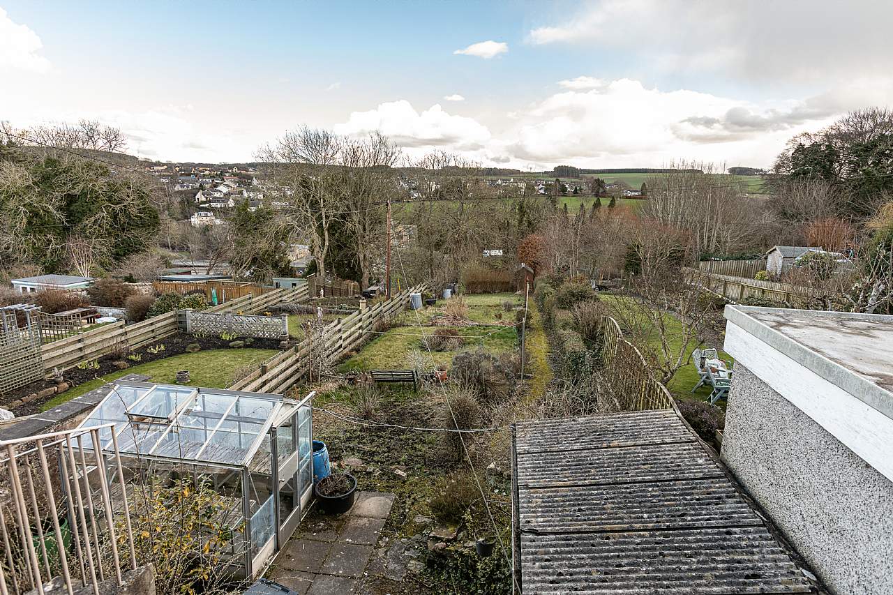 2 Bed First Floor Flat in In the Region Of £50,000 60 Castlegate