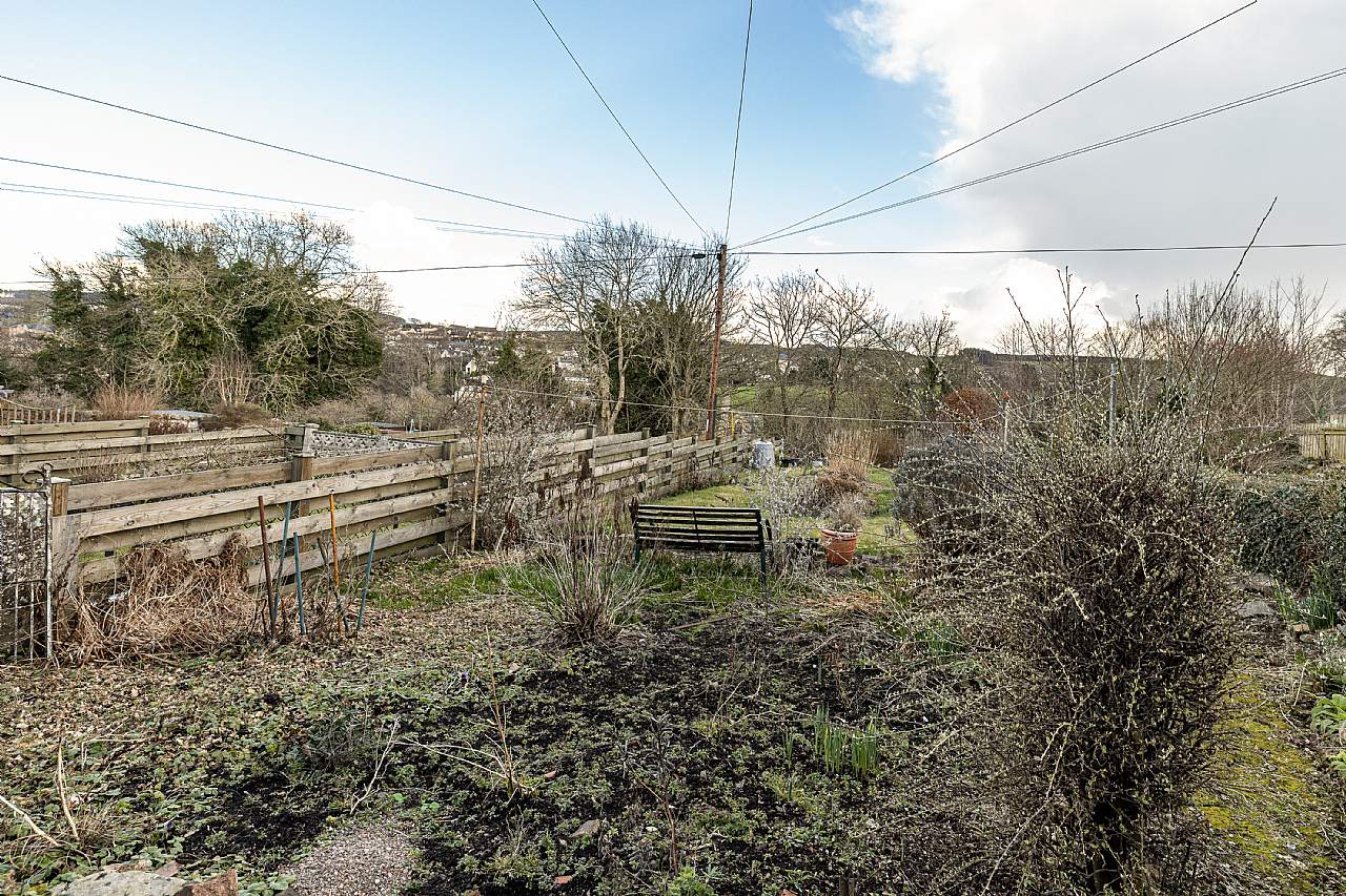 2 Bed Ground Floor Flat in In the Region Of £45,000 60a Castlegate