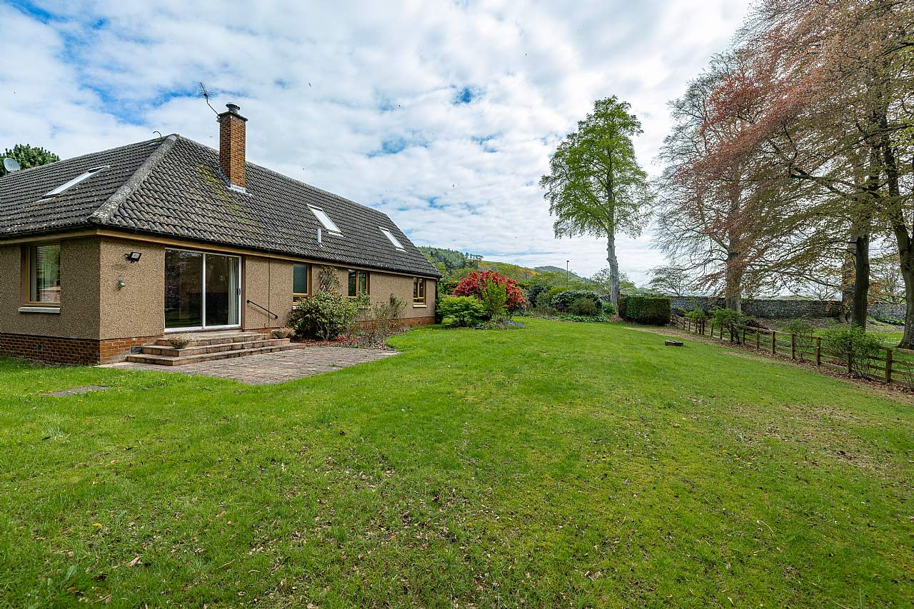 5 Bed Detached Villa in Gattonside Offers Over £550,000 Grianan