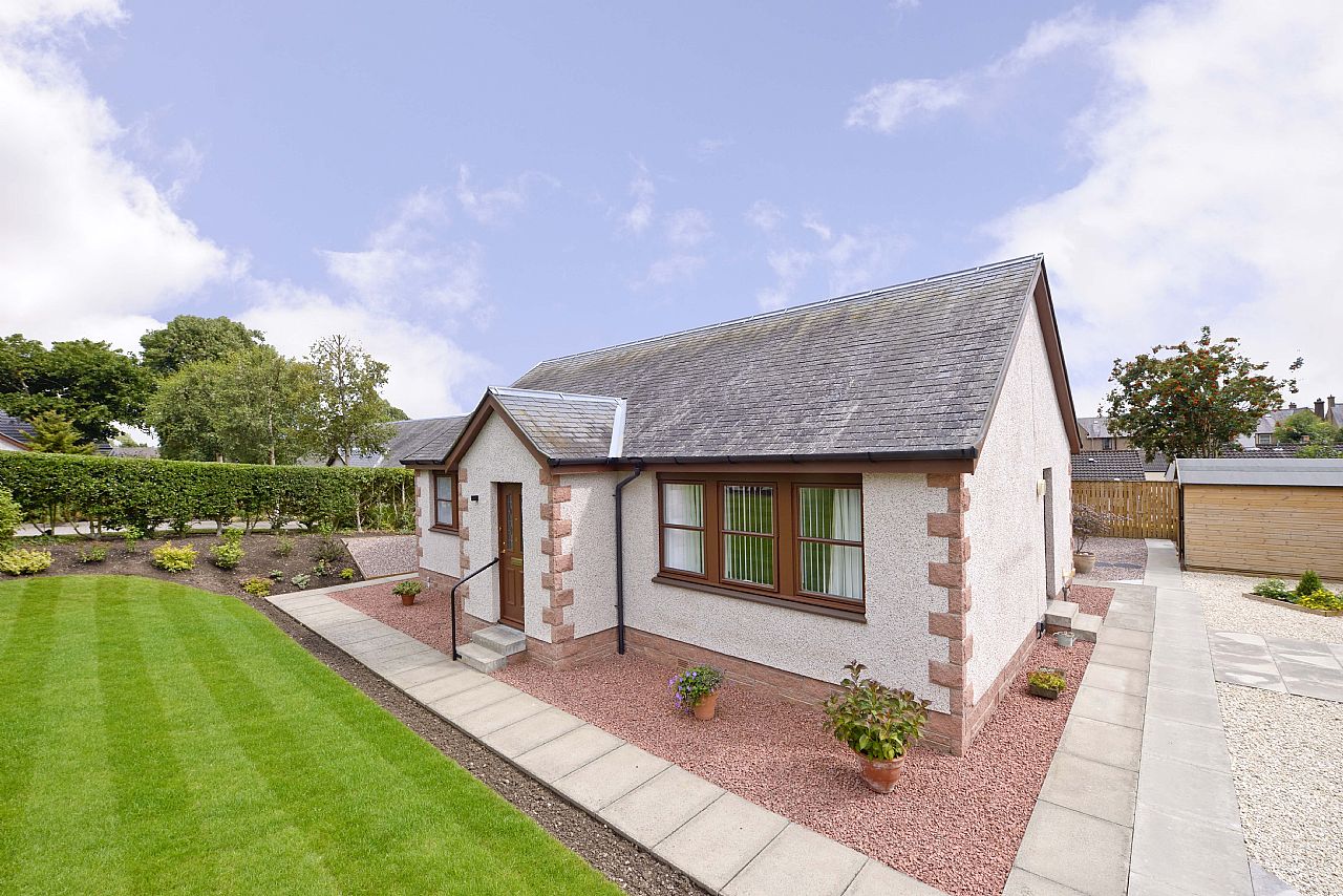 5 Jean Lawrie Court, St Boswells, Roxburghshire St. Boswells TD6 0BF