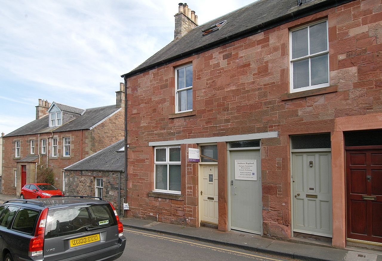 4 Woodbank, Tweedside Road Newtown St Boswells TD6 0PG