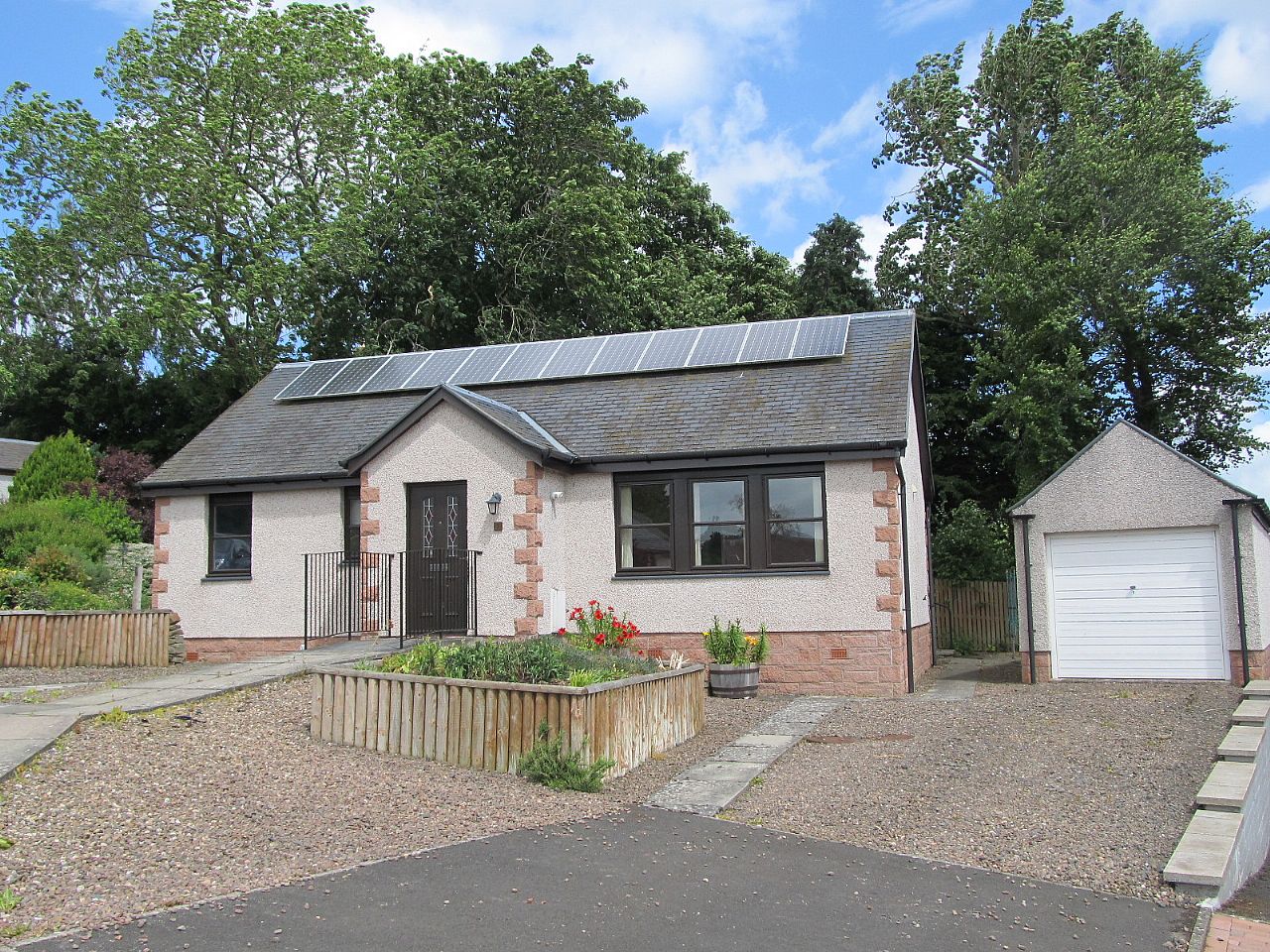 2 Jean Lawrie Court St. Boswells TD6 0BF