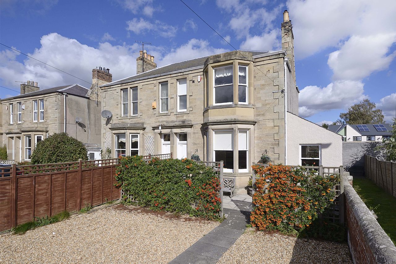 Claremont, 8 Abbotsford Grove Kelso TD5 7BN