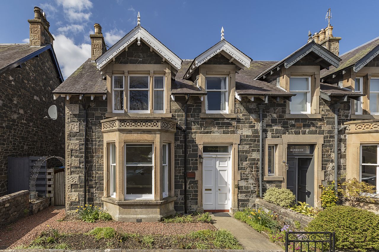 Strathnairn, 5 Edderston Road Peebles EH45 9DT