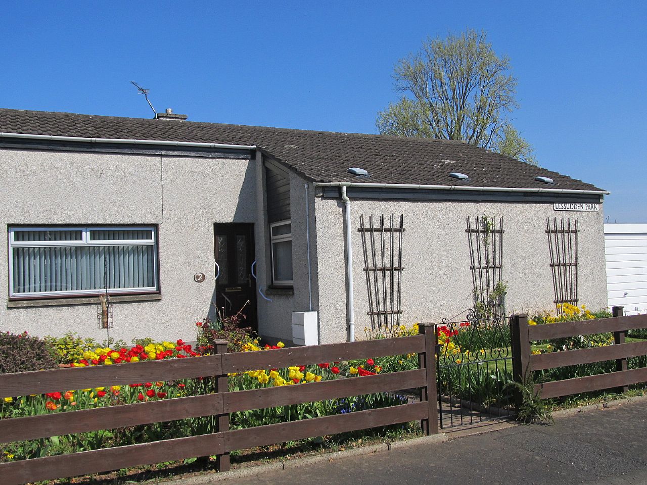 2 Lessudden Park St. Boswells TD6 0BN