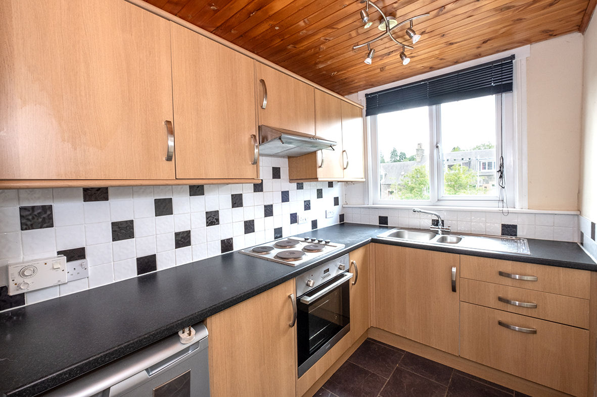 2 Bed Top Floor Flat In In The Region Of 68 000 98 St Andrew