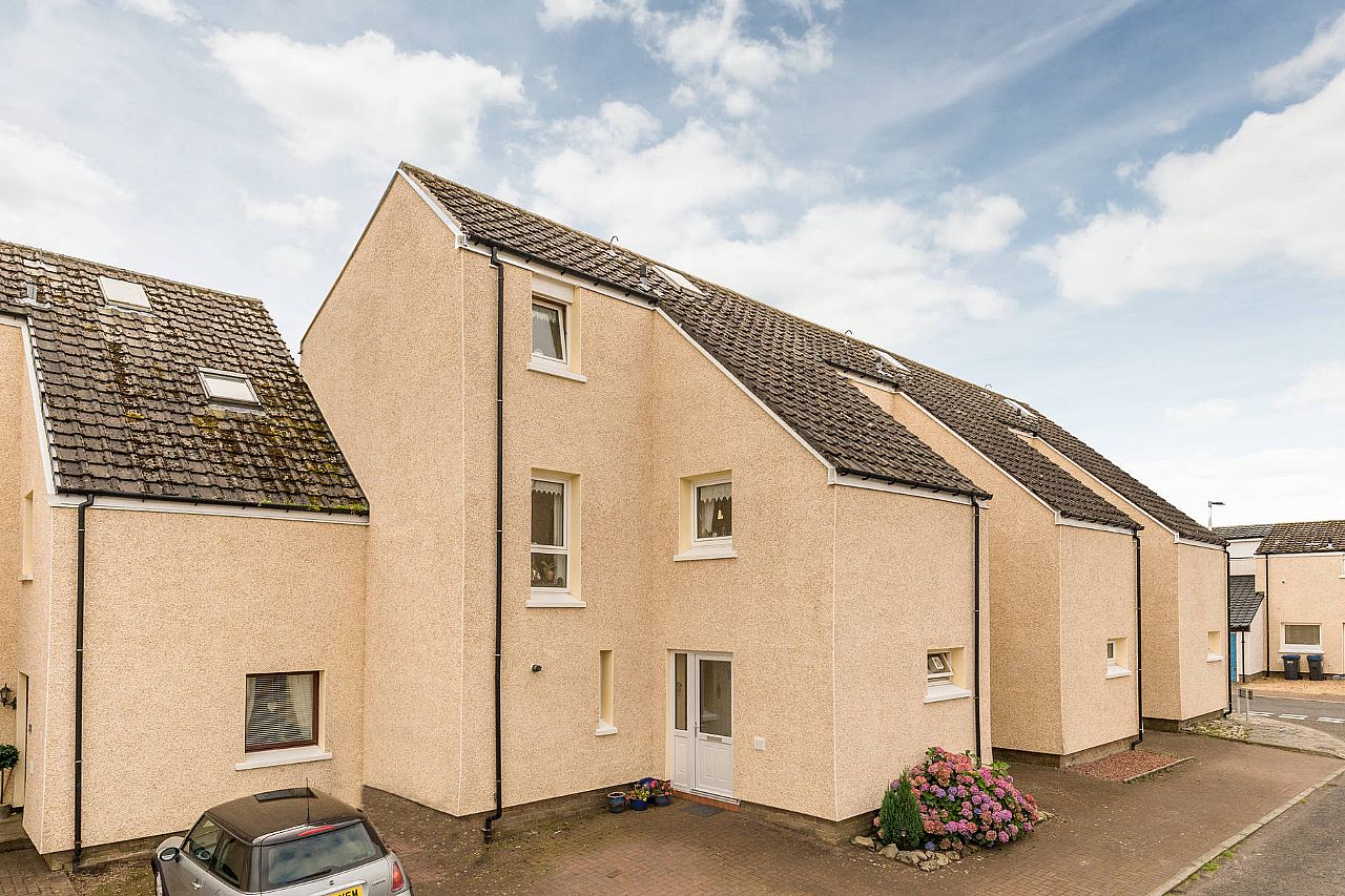 17 Stobshaw Place Tweedbank TD1 3RL