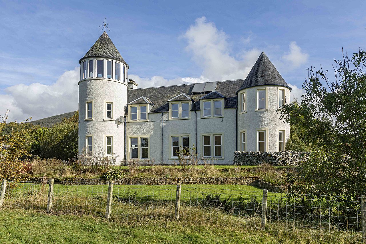 Tower House, Caberston Road Walkerburn EH43 6AU