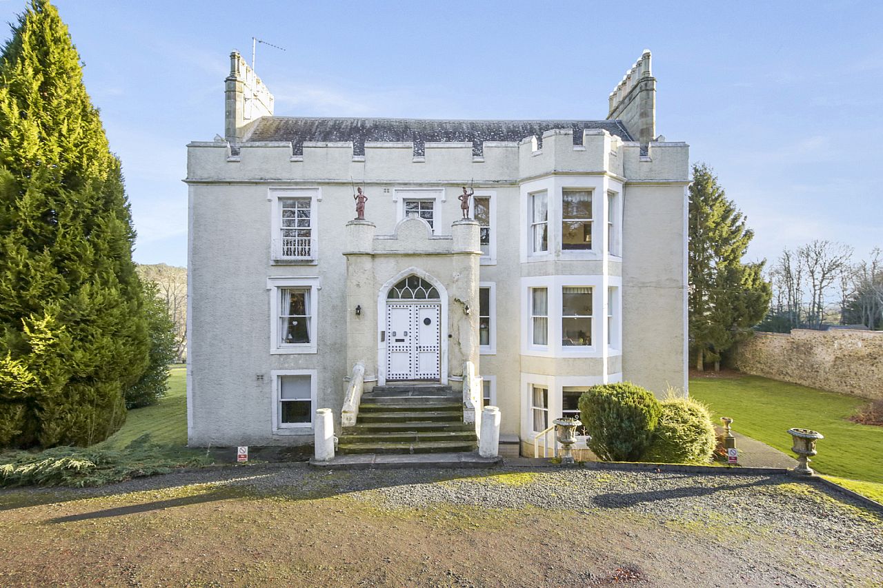 3 Bed First Floor Flat in Coldingham Offers Over £155,000 1 Press