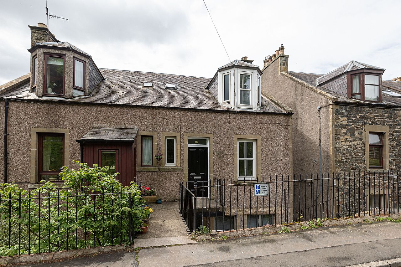 16 Peebles Road Walkerburn EH43 6AY