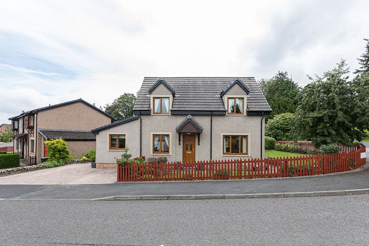 2 Roger Quin Gardens Galashiels TD1 3NQ