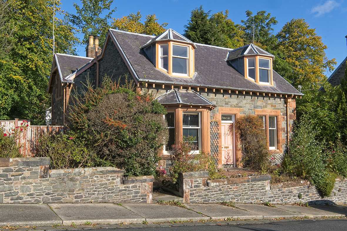 Lintonbank, 24 Dean Street Galashiels TD1 1LY