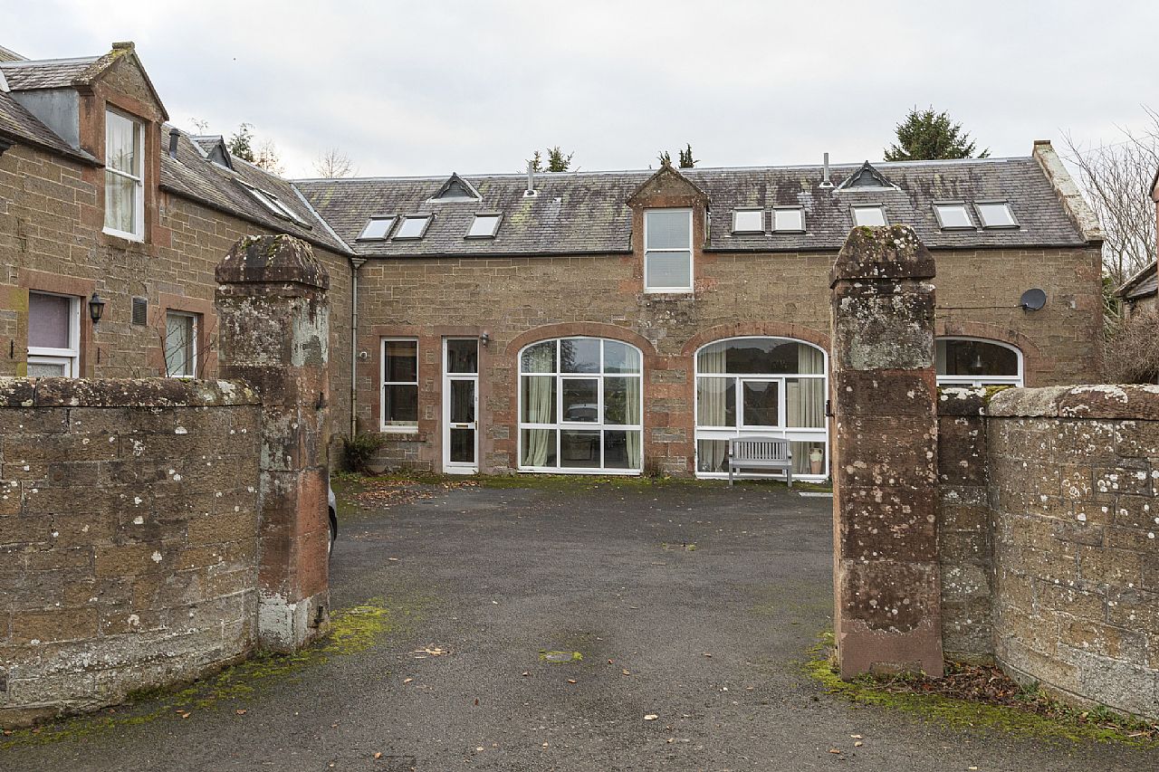 2 Hoebridge Stables Gattonside TD6 9LZ