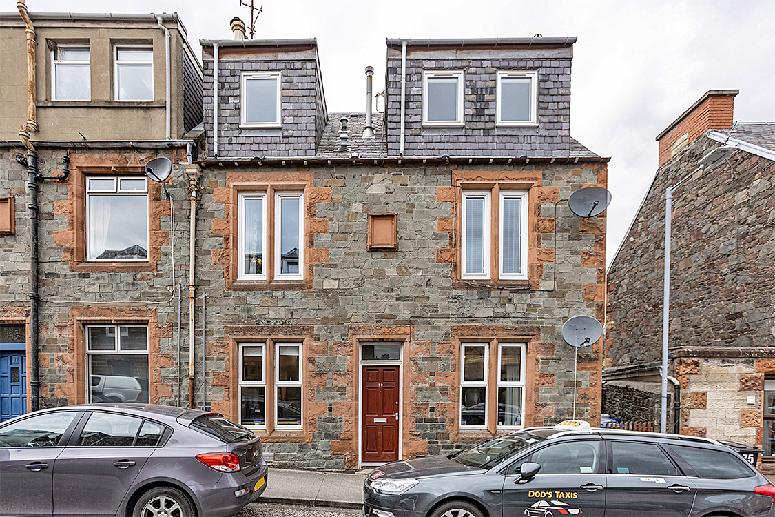 1 Bed Ground Floor Flat in Guide Price £65,000 79 Victoria Street