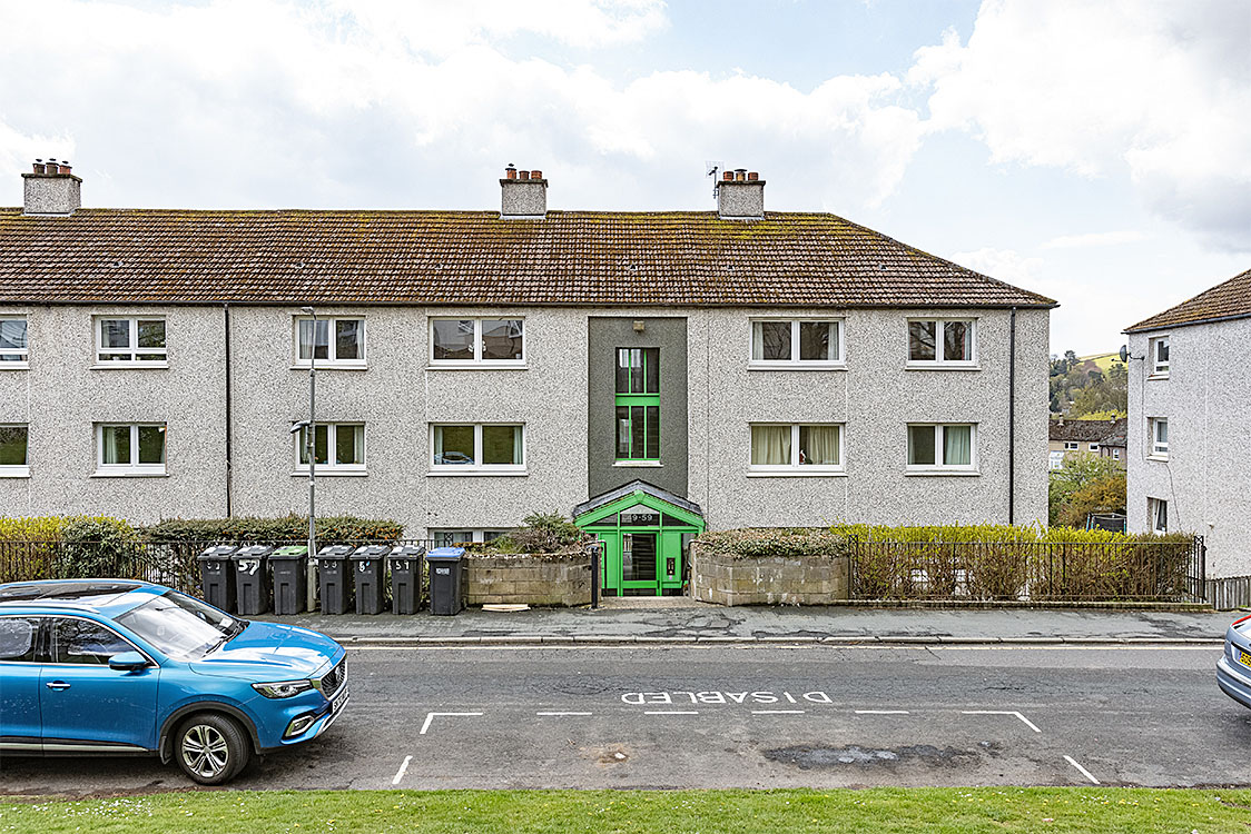 2 Bed Second Floor Flat in Guide Price £60,000 53 Langlee Drive