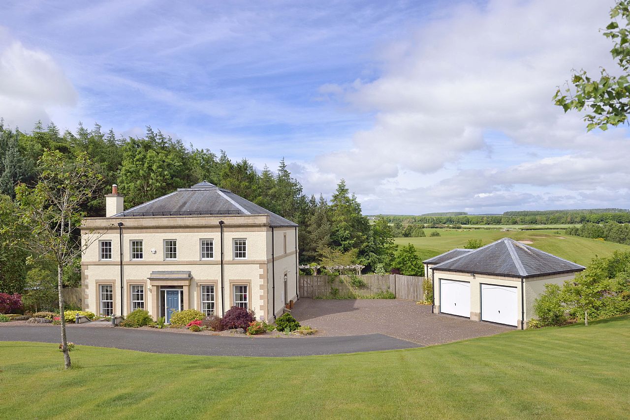 10 Bowmont Court Heiton TD5 8JY