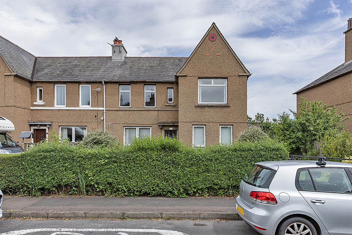 3 Bed First Floor Flat in Guide Price £110,000 33 Springfield Terrace
