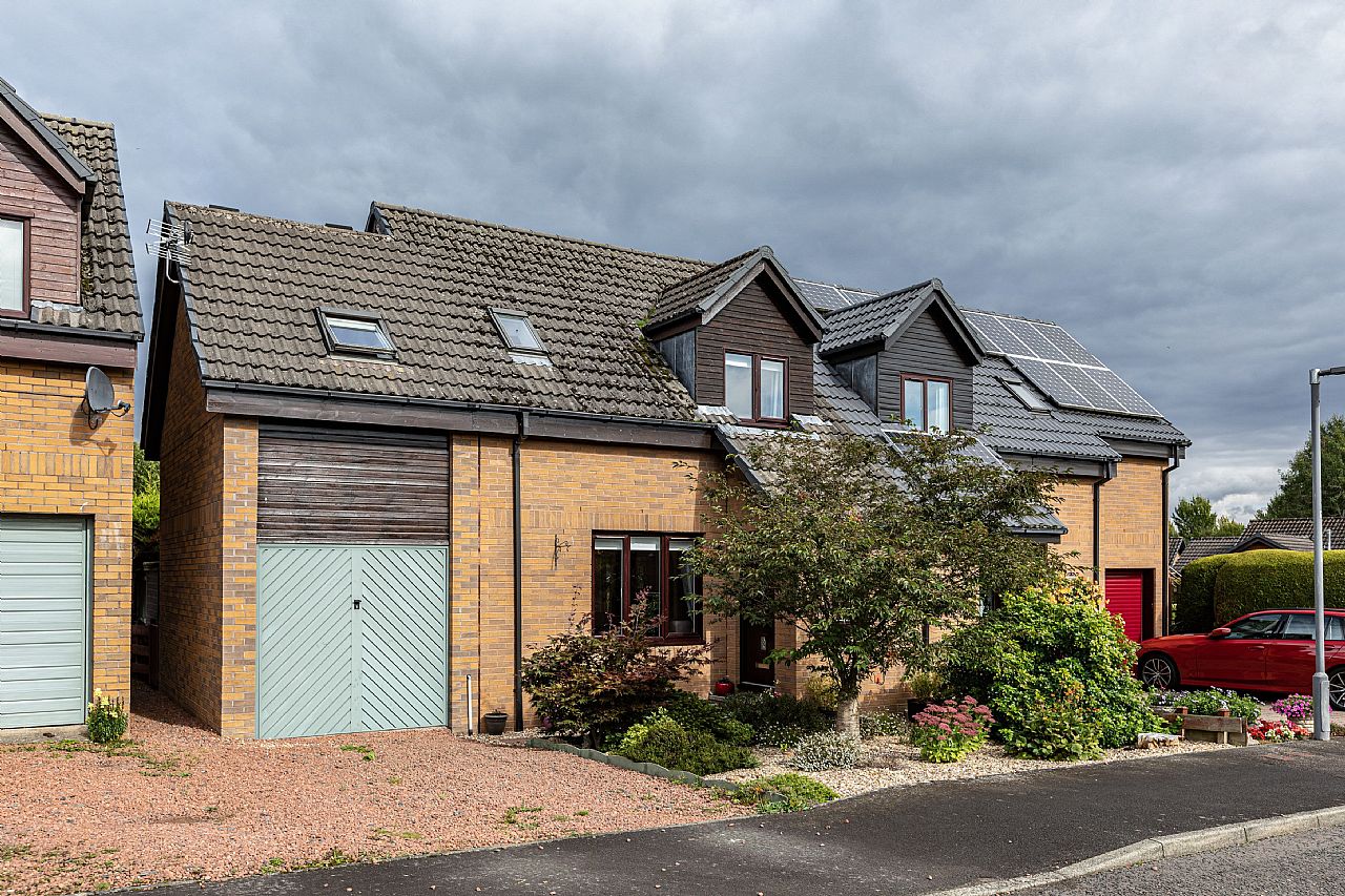 31 Riverside Drive Tweedbank TD1 3SH