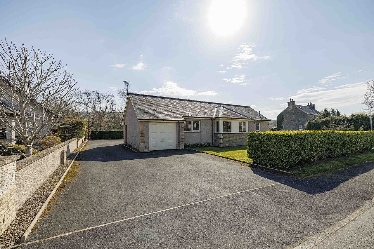 9 Teviotbank Gardens, Denholm Hawick TD9 8PB