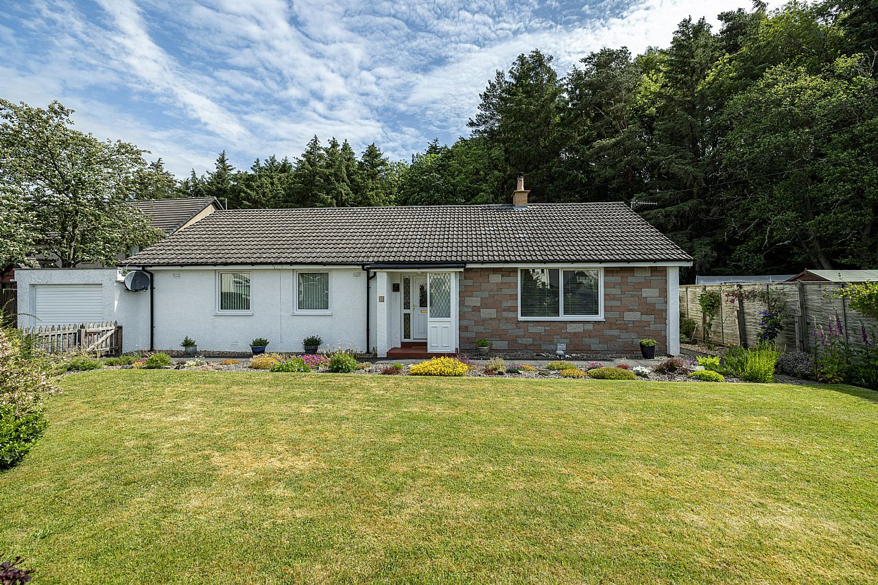 3 Bed Detached Bungalow in Bonchester Bridge Fixed Price £260,000 5