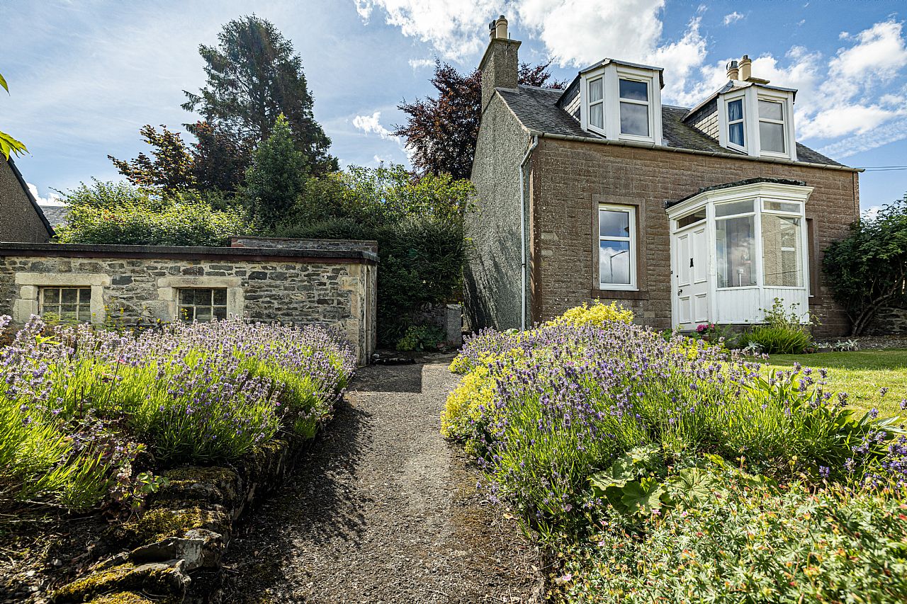 Linden View, Main Street Lilliesleaf TD6 9JD
