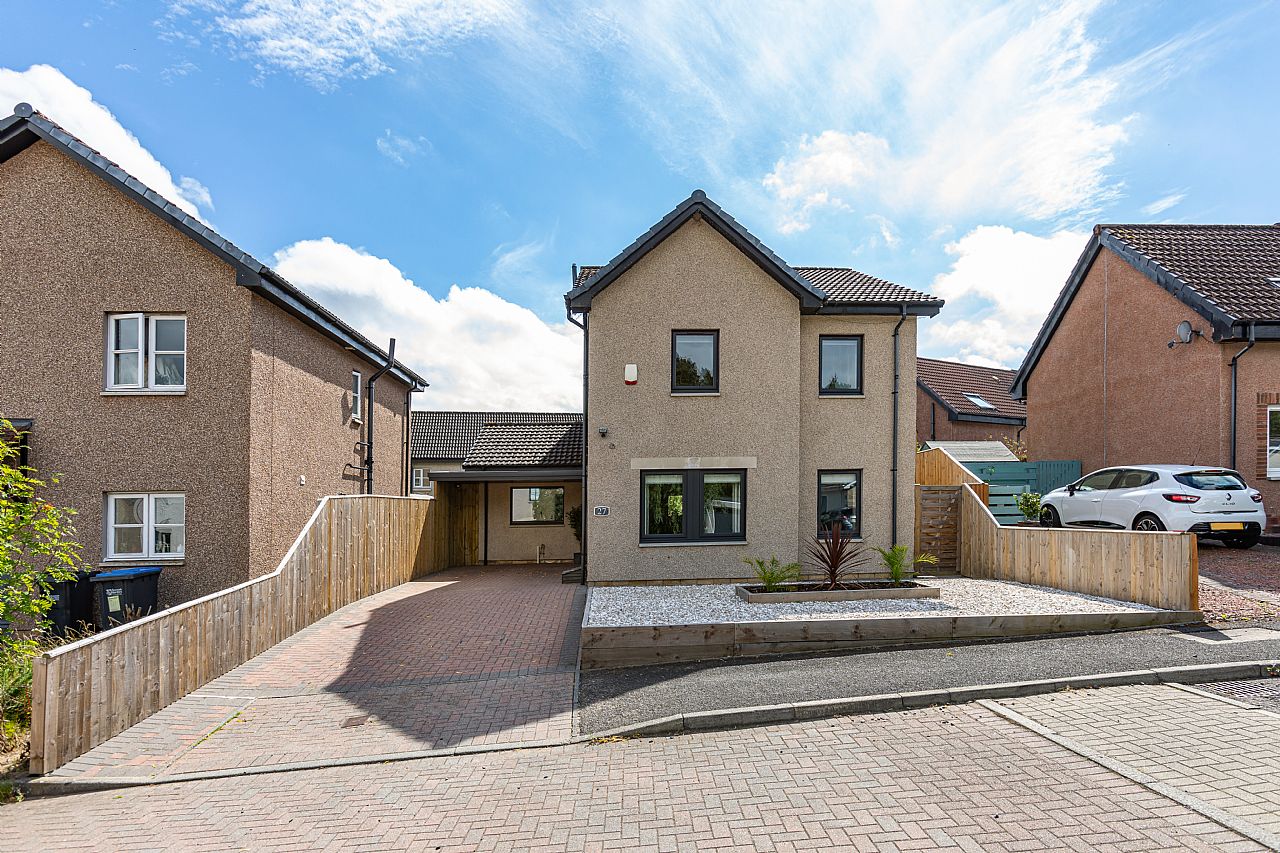 4 Bed Detached Villa in Offers Over £365,000 27 Abbotsford Terrace