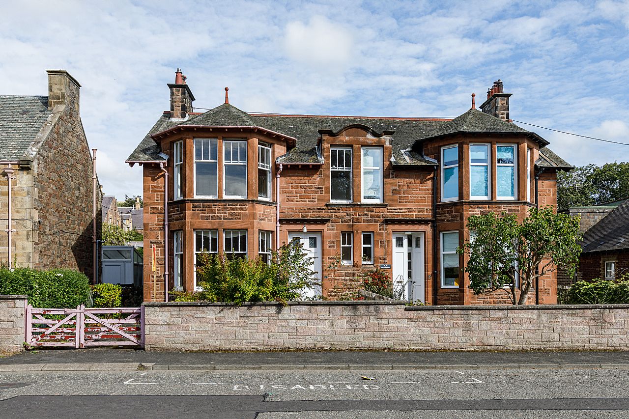 4 Bed SemiDetached Villa in Tweed Road Offers Over £300,000