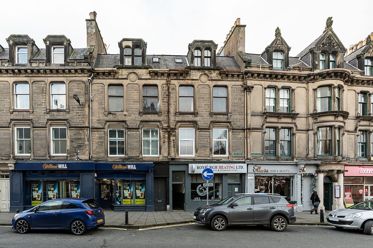 2 Bed Second Floor Flat in High Street In the Region Of £70,000 85/2