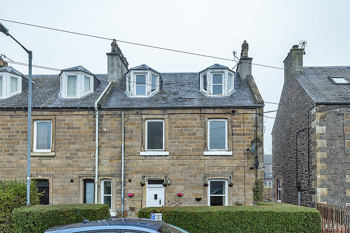 3 Bed First Floor Flat in Guide Price £125,000 212 Croft Street