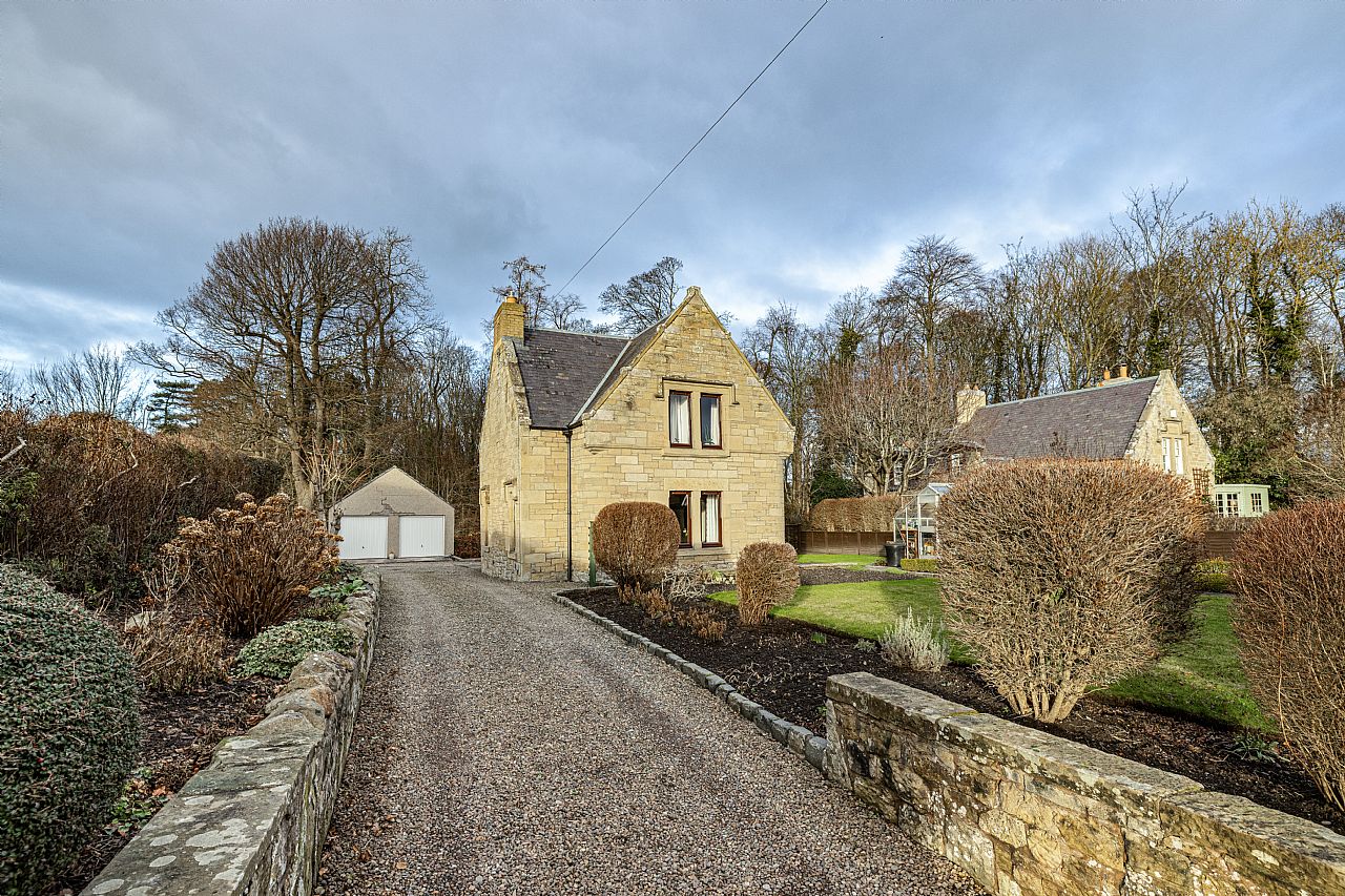 3 Bed Detached House for sale Broombank, Shedden Park Road TD5 7PY