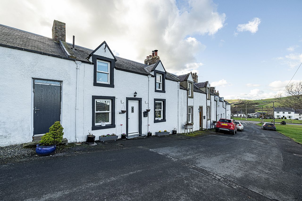2 Bed Terraced Cottage in High Street Guide Price £210,000 Clifton