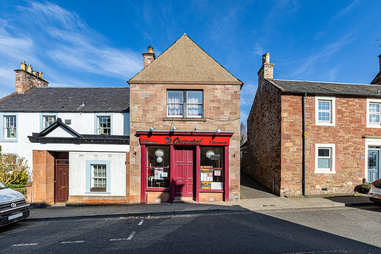 3 Bed First Floor Commercial in In the Region Of £135,000 Mixed Use