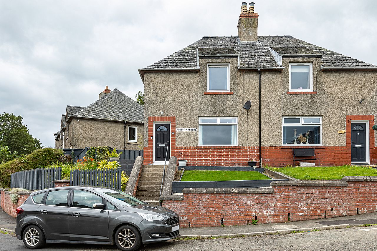 2 Bed SemiDetached Villa in Guide Price £130,000 66 Forest Gardens