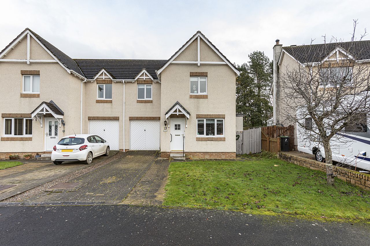 4 Bed SemiDetached Villa in Guide Price £245,000 6 Tweedbank Avenue