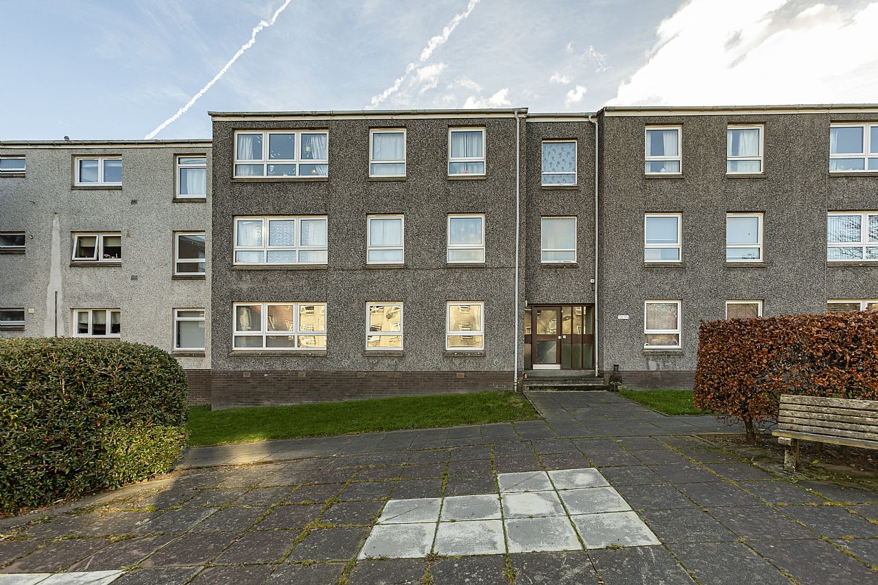 2 Bed Ground Floor Flat in Guide Price £75,000 140 Croft Street