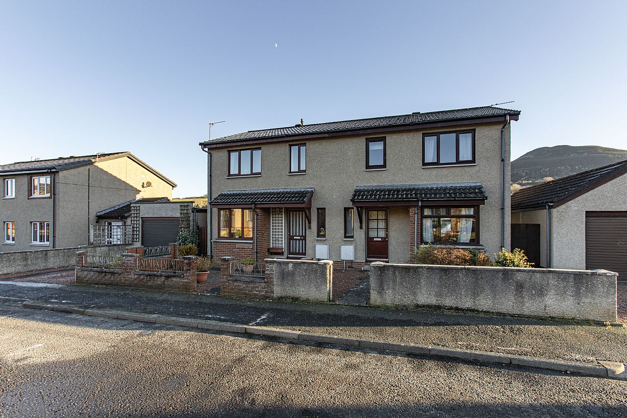 3 Bed SemiDetached Villa in Guide Price £180,000 48 Eildon Crescent