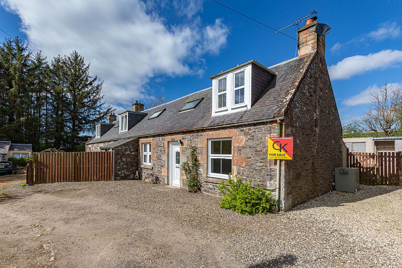 2 Bed SemiDetached Cottage in Oxnam In the Region Of £155,000 5