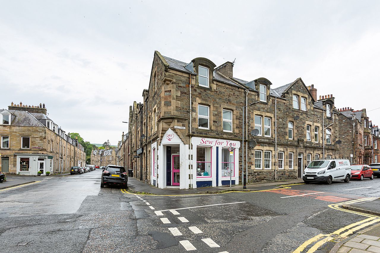 2 Bed Top Floor Flat in Guide Price £125,000 5 St. John Street