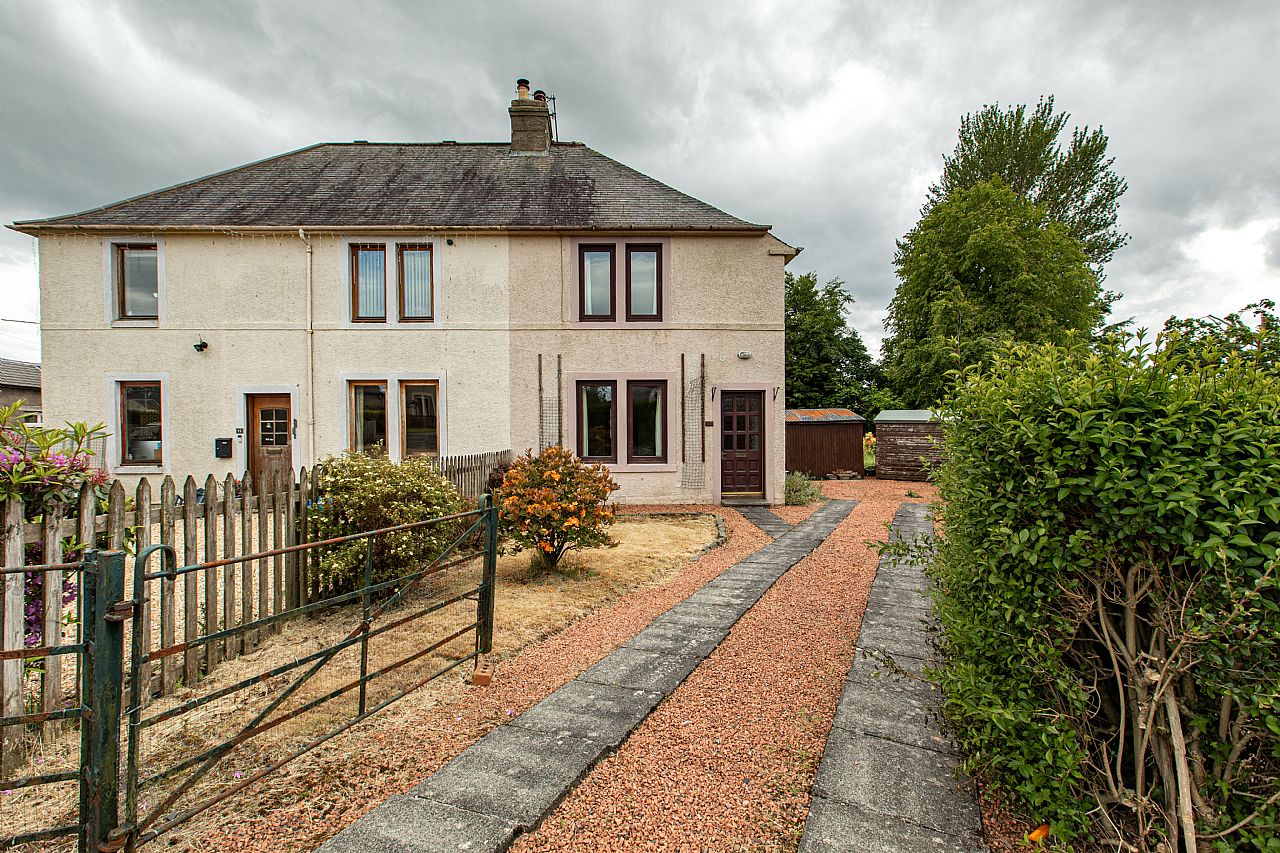 2 Bed SemiDetached Villa in Guide Price £130,000 15 The Crescent